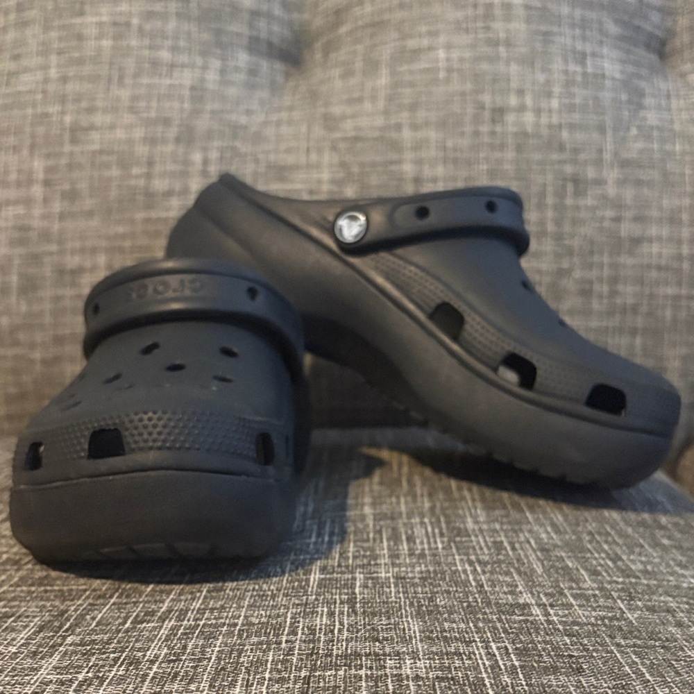 CROCS Classic Black Clogs